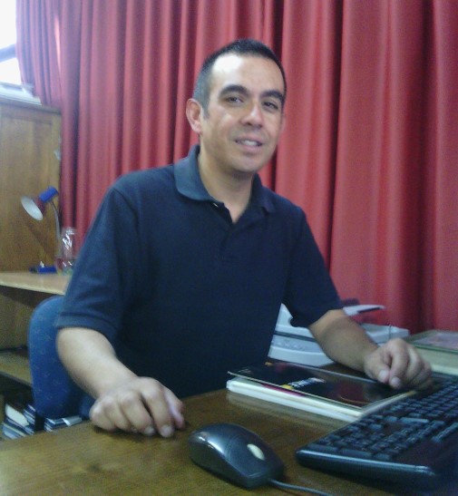Jorge Flores, Encargado Biblioteca de Inglés Jorge Flores, Biblioteca Departamento de Inglés