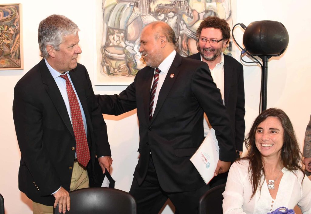 b80ea3ea38e44cb9b41c65c79ffde000 055