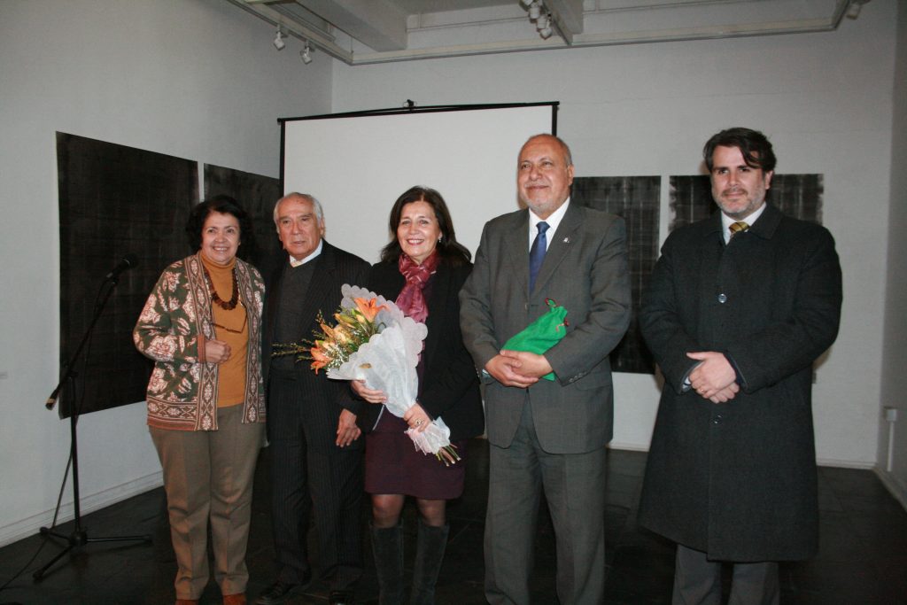 María Victoria Peralta, profesora; Raúl Navarro, ex-rector UMCE; Viola Soto Pinto; Jaime Espinosa, rector UMCE y Jaime Acuña, secretario general UMCE.