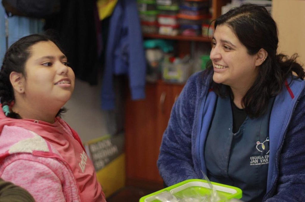 #TituladaUMCE Jenny Seccia y su trabajo en retos múltiples: "Hay que luchar para que estos/as niños/as se sientan parte de la sociedad y de sus entornos" bcf12a472243d7c5b8cc804b4a1e72a8 a00