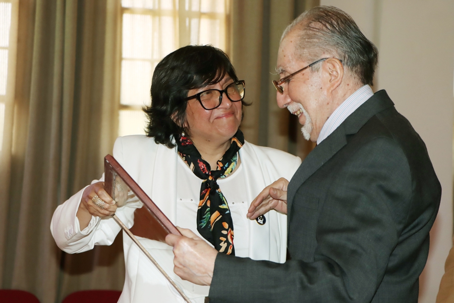 35a215ac72749676c4ee9331058ec16f b16