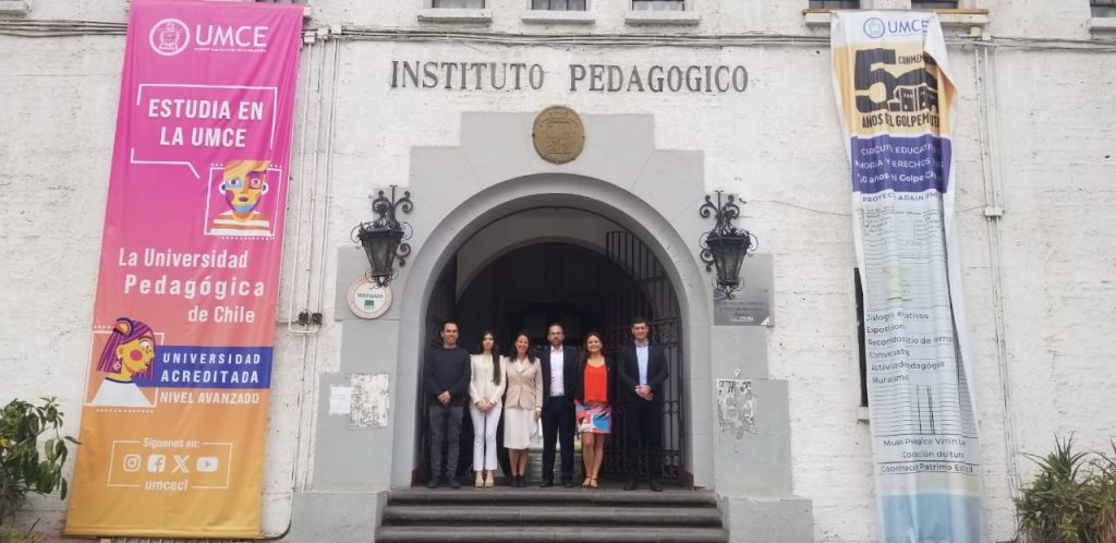 Facultad de Ciencias Básicas UMCE recibe delegación de Grupo de Investigación A.R.E.A. de la U. de Granada (España) 47e1895bb06da36e6093f972f2188346 371