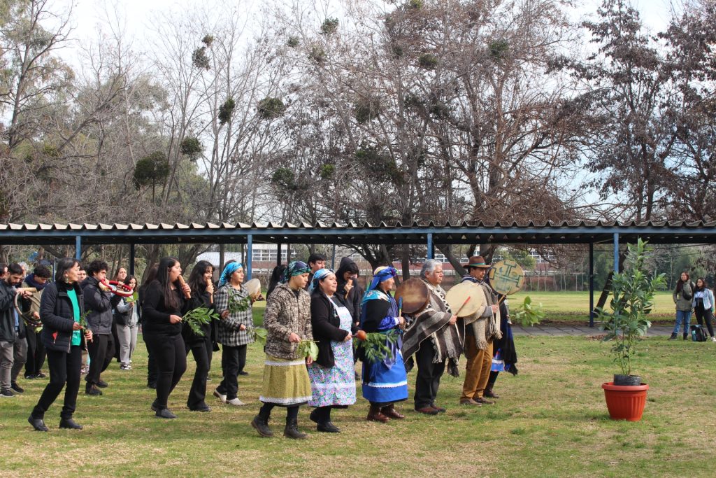 Comunidad UMCE celebra We Tripantu en campus Joaquín Cabezas b84eea6cb136c077a2ce9a85807c3f7b 380