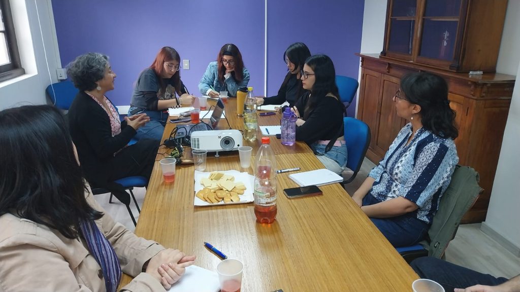 Inicia proyecto de VcM “Vivenciando el vínculo desde los afectos” con participación de estudiantes y docentes UMCE 6e74d1b0963753df32760e6a4d57c56d b9c