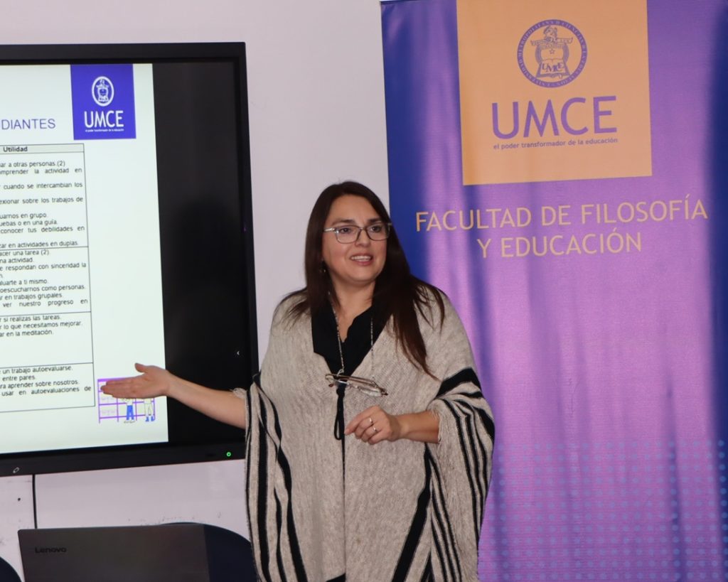 Egresada de Magíster UMCE aporta su experiencia profesional en actividad de co-docencia de programa de postgrado 0474f009973d11d31ff78be33bff9996 b17