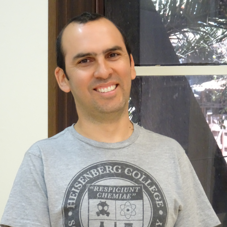 Dr. David Reyes González