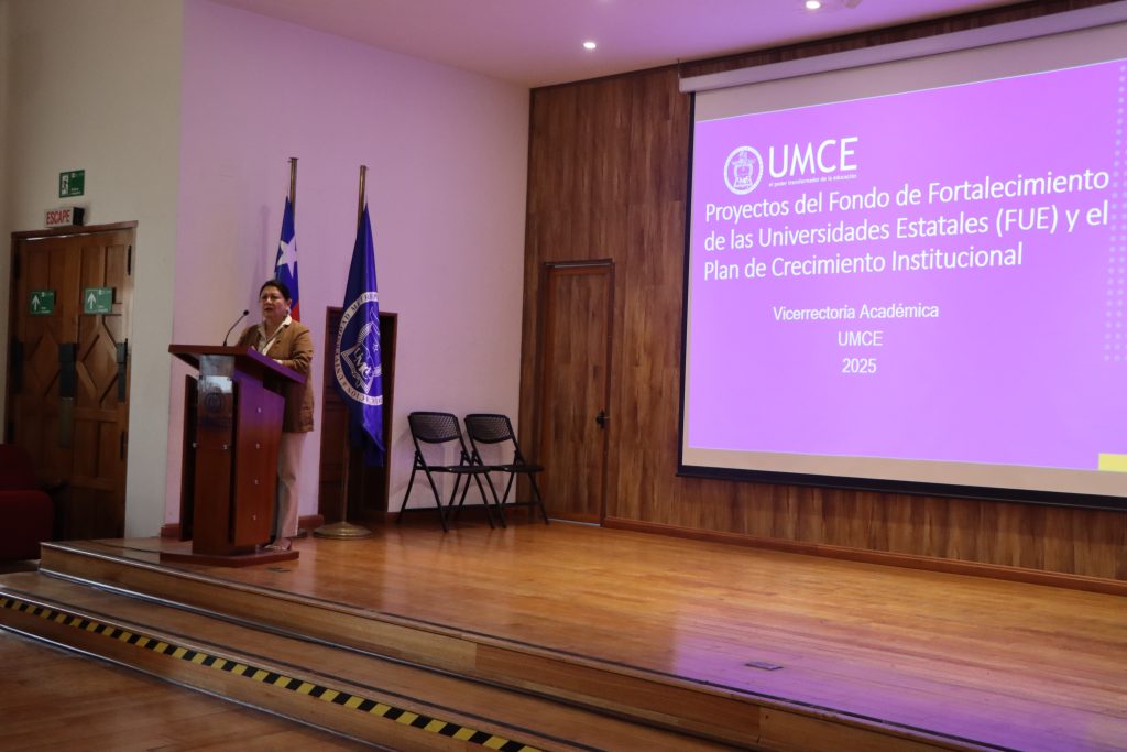 Facultad de Ciencias Básicas y Vicerrectoría Académica analizan los nuevos desafíos de la UMCE para 2026 IMG 1482