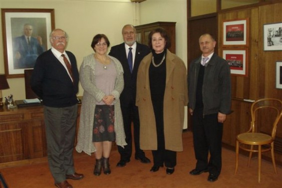 UMCE firma convenios con Instituto de Educación Física de Catalunya y con Corporación Juegos Suramericanos Santiago 2014 UMCE — 6a501db6788f8bc3147fbec59d7a4924 f32