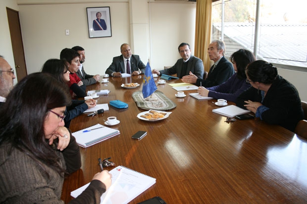 Experto de la Universidad de Queen´s se reúne con grupo de académicos en la UMCE 5189f3286915715b50cff89ddded1008 75d