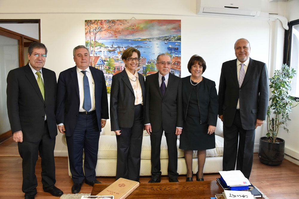 ed0b0c31c412f7d67bd39119503bb394 76c