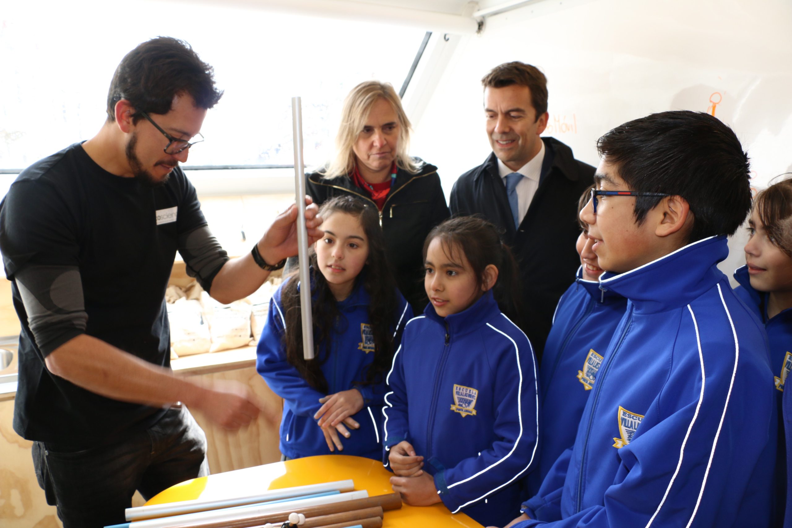 UMCE &mdash; Lab Movil ConCiencia Magallanes Esc Villa Las Nieves Pta Arenas Dic 2017 fab scaled