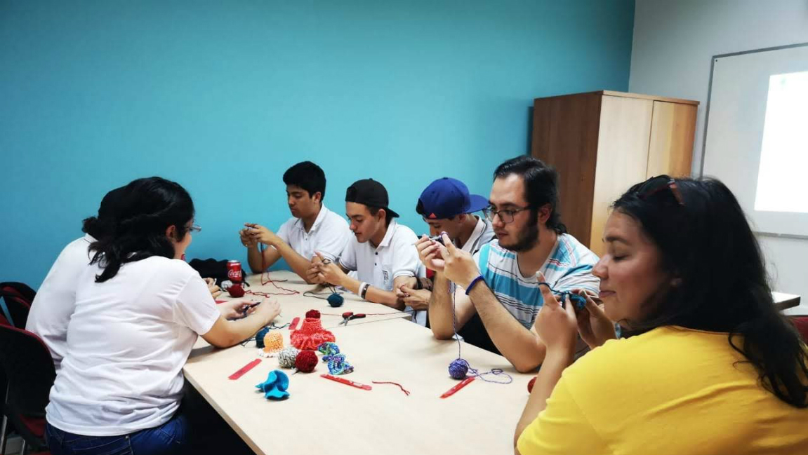 Segunda versión de Encuentro Geometría y Topología: Escuelas y Liceos de Chile en la UMCE contó con experiencias de expertos e innovadores talleres UMCE — 2 geo aaf