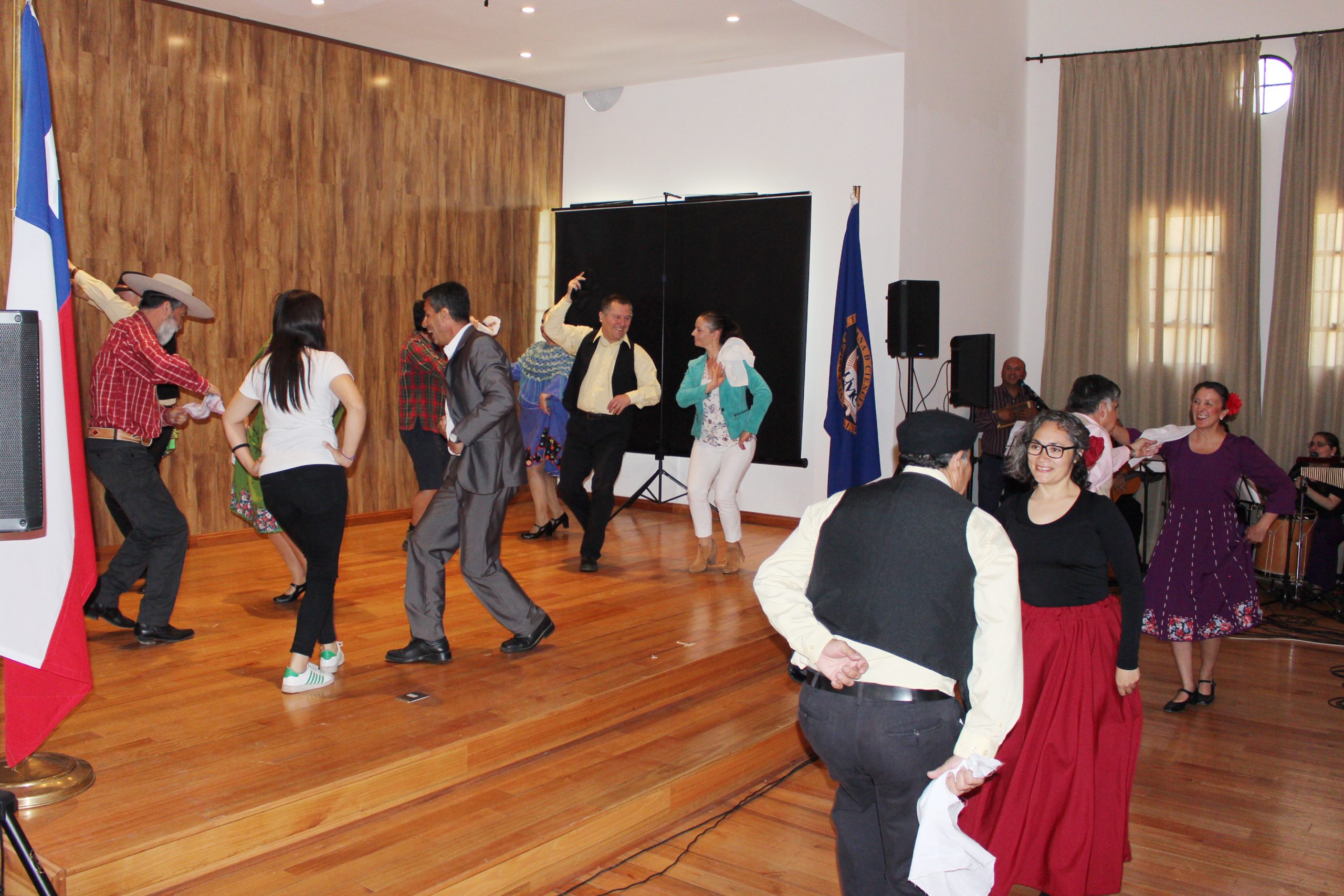 II Encuentro de patrimonio cultural y educación destacó la obra, legado y enseñanza de la cultura tradicional de la folclorista Margot Loyola UMCE — IMG 0455 502 scaled