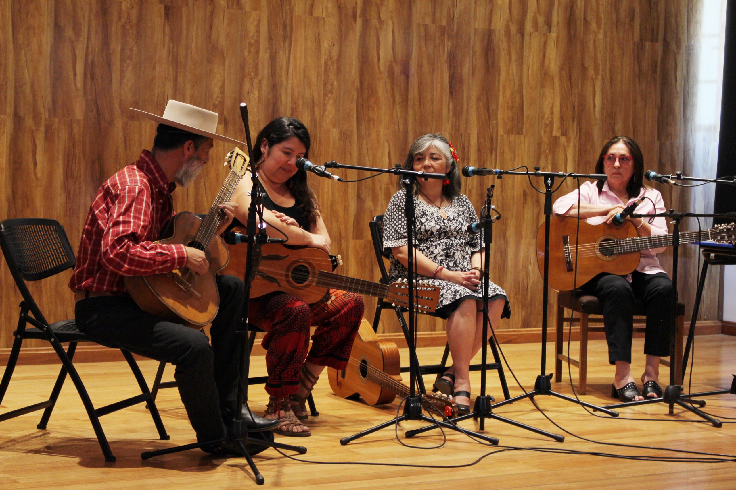 II Encuentro de patrimonio cultural y educación destacó la obra, legado y enseñanza de la cultura tradicional de la folclorista Margot Loyola UMCE — IMG 0462 649 scaled