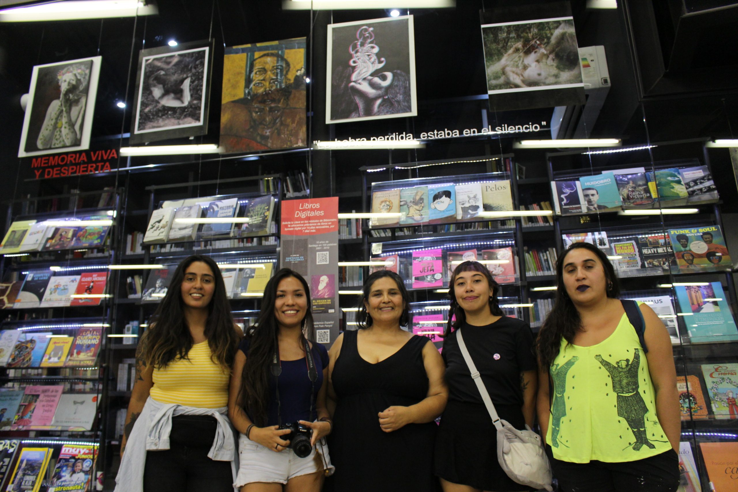 Exponen obras feministas de estudiantes del Departamento de Artes Visuales en Bibliometro UMCE — IMG 5039 f48 scaled