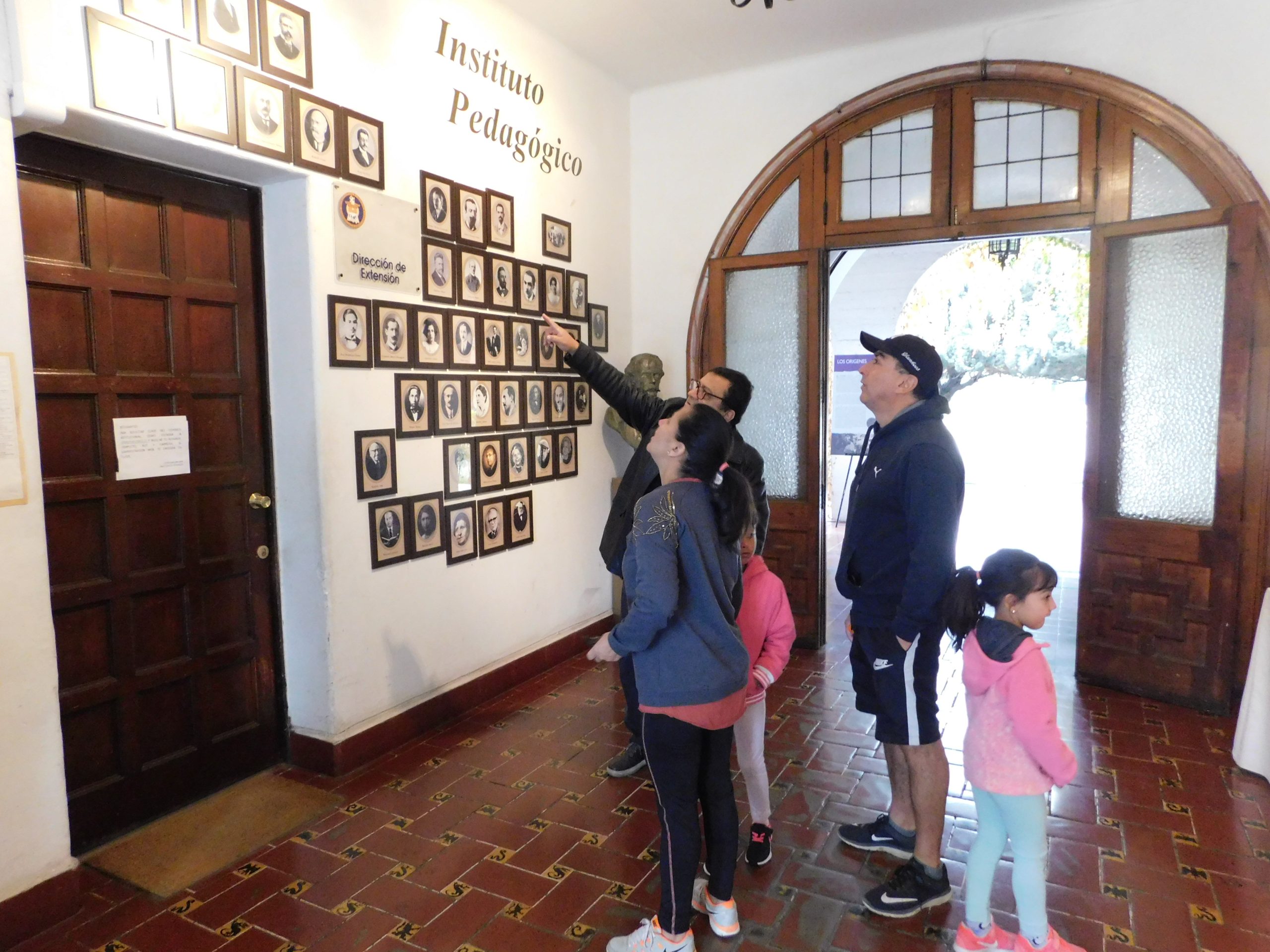 Más de 400 personas visitaron la UMCE en el Día del Patrimonio cultural UMCE — DSCN1453 c81 scaled