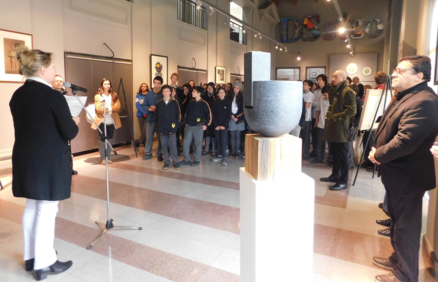 Colección de Arte Contemporáneo UMCE en Colegio Alemán de Santiago 8c42edabbb432b8d634ad0a8fb8f91ae ee9