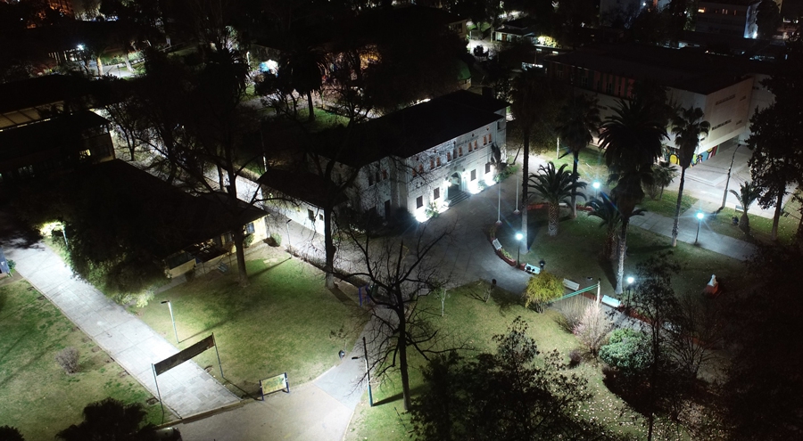 Iluminación sustentable en la UMCE: inversión por recambio y aumento de cobertura supera los 45 millones de pesos c1034feeb8e544b33d1fc604d40ae043 de2