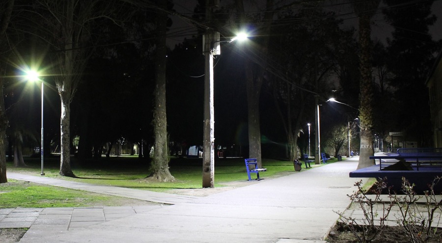 Iluminación sustentable en la UMCE: inversión por recambio y aumento de cobertura supera los 45 millones de pesos UMCE — luz1 313