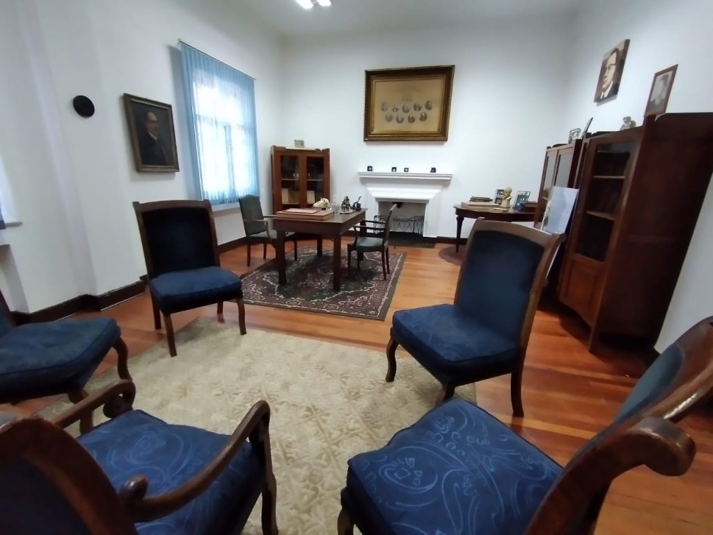 dc2a1ae8ac60464700aa7be25ea2c408 4ad