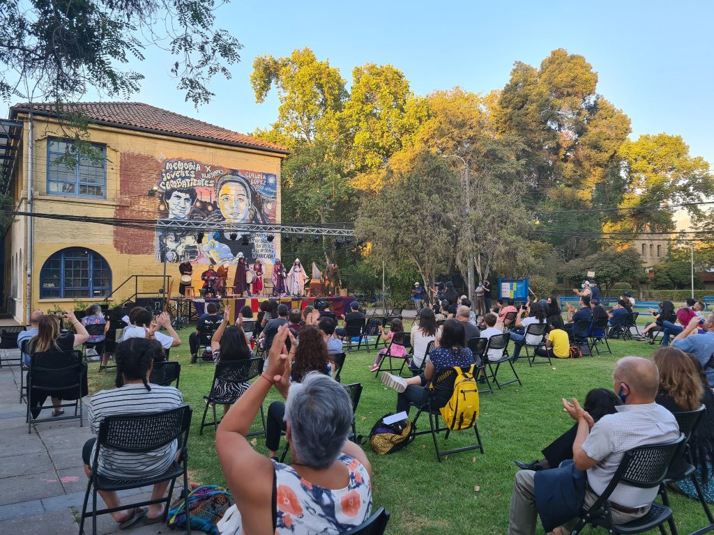 Artes visuales y música para la comunidad: exitosa realización de Jornadas Artísticas Culturales en la UMCE fedf822a25b5591e2b0cb820e380b880 70e