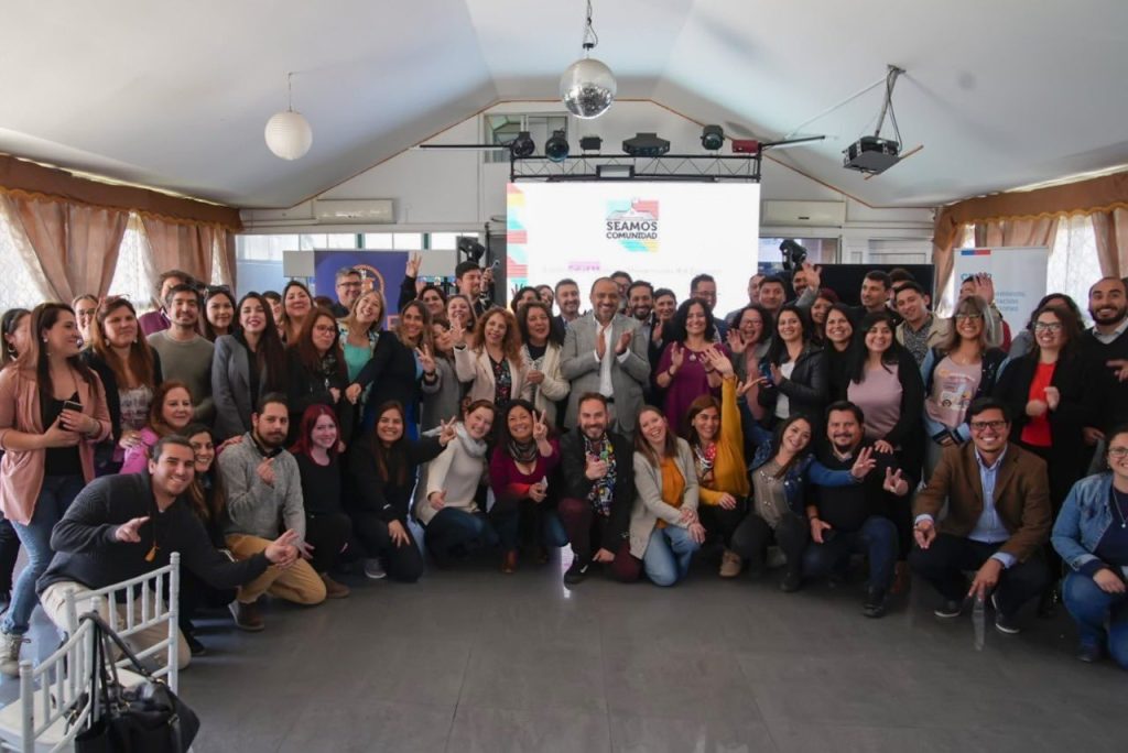 Ministro de Educación participa en talleres "Seamos comunidad" que imparte la UMCE a profesionales de la educación b4594c497ca6870fb60b146391a6f838 a21