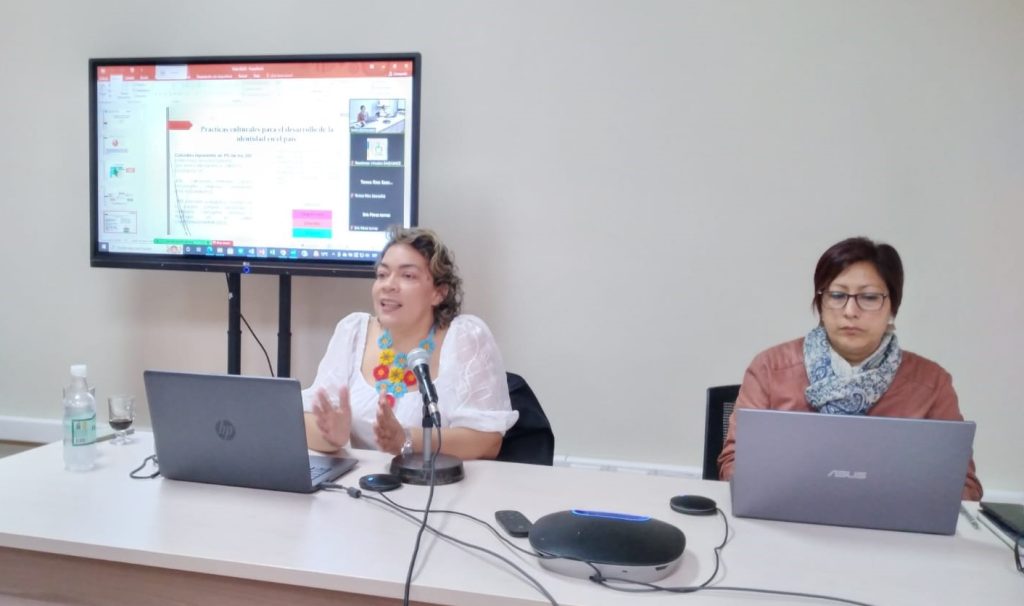 Coordinadora de la Red Iberoamericana de Estudios Interculturales e Interdisciplinarios presenta conferencia en la UMCE 4e73393c2eff6cb8430b92276847f700 aa6