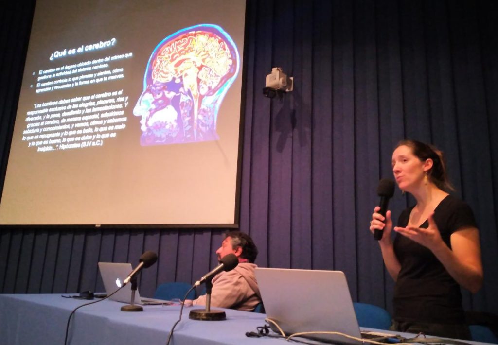 Doctora en neurociencia presenta beneficios de la práctica musical a estudiantes de Pedagogía en Música de la UMCE df0202a7b51a3fcc7901f13d1565ed40 702