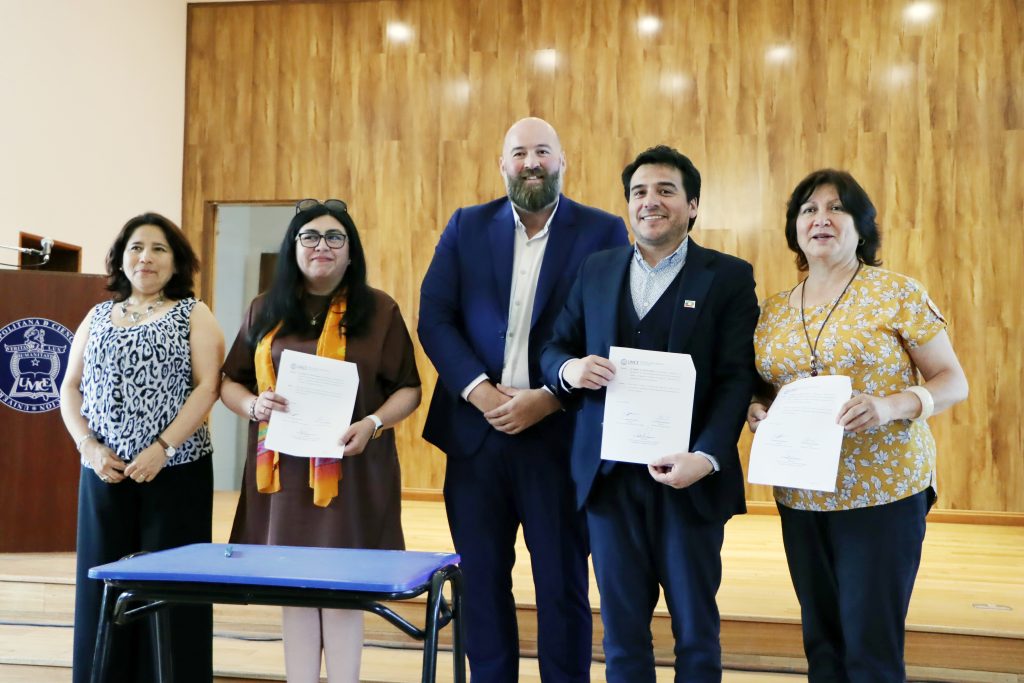 Carrera de Pedagogía en Biología firma protocolo de inicio de proceso de autoevaluación con miras a su acreditación d3023eee2fa640c312cca897bac7e402 55f