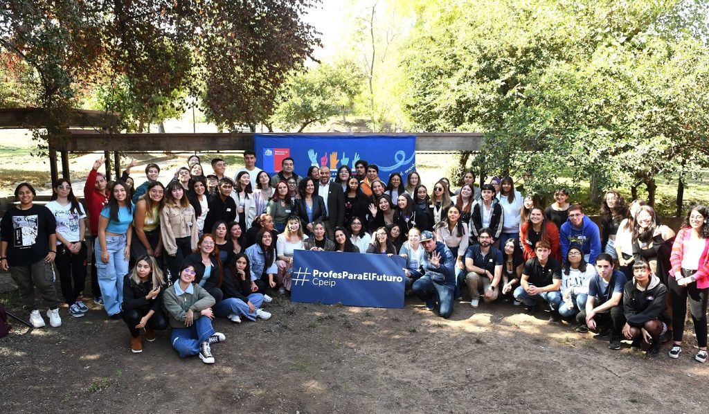 Estudiantes UMCE participan en encuentro con ministro de Educación en CPEIP 99cd0456dbb566f78b7b8527fdd14c15 eae