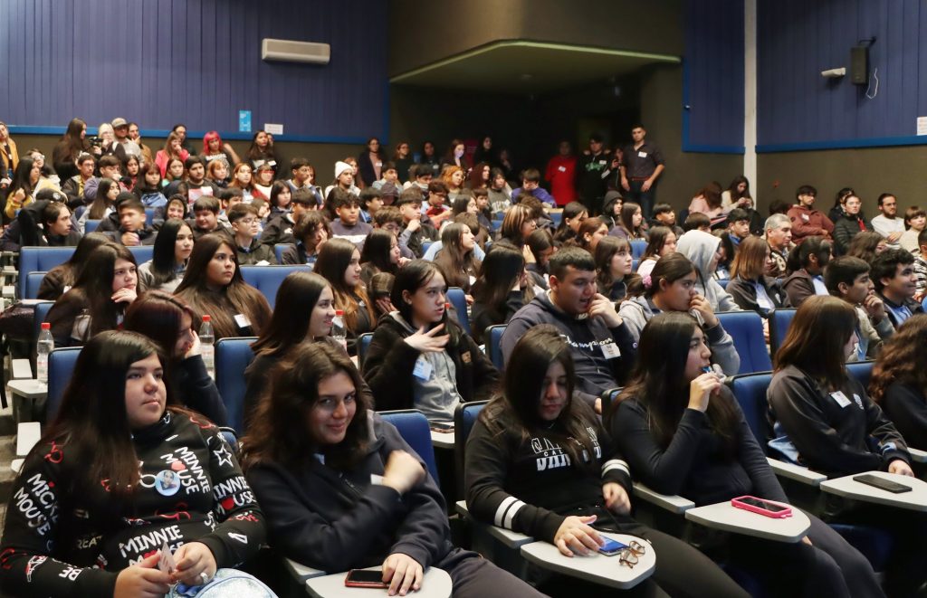 Dpto. de Castellano realiza exitosa jornada de proyecto “Vinculación entre Escuela y Universidad desde Aprendizaje + Servicio” 7e93f0e8a7f0940ab37f42f6a80d40f3 09d