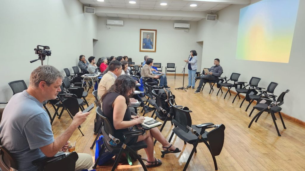 Intercambian experiencias en Encuentro "Desafíos en el avance de la interculturalidad en la UMCE" 4ab22b7d9912eb93663039372750d253 943