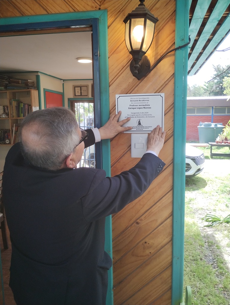 Museo del Instituto Pedagógico participó activamente en reconocimiento al profesor Enrique López IMG 20241002 132542226
