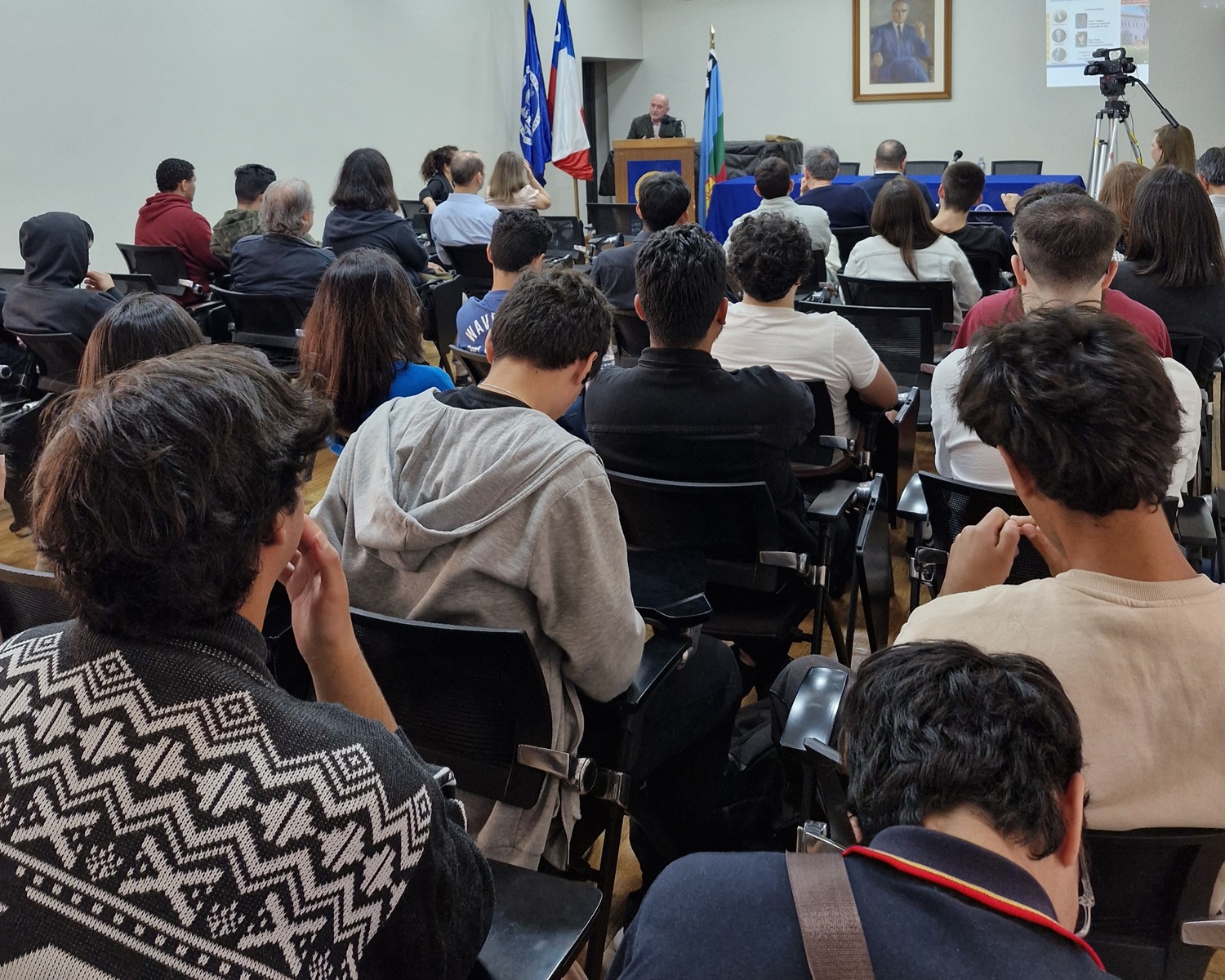 ab19085b41cb4b5a6161a35f254322be 737