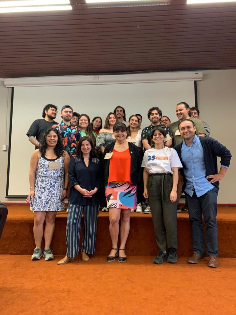 Estudiantes participan con éxito en Academia de liderazgo desarrollada en la UMCE dd7f87b7b38af63ddefcdba4123668da ec8