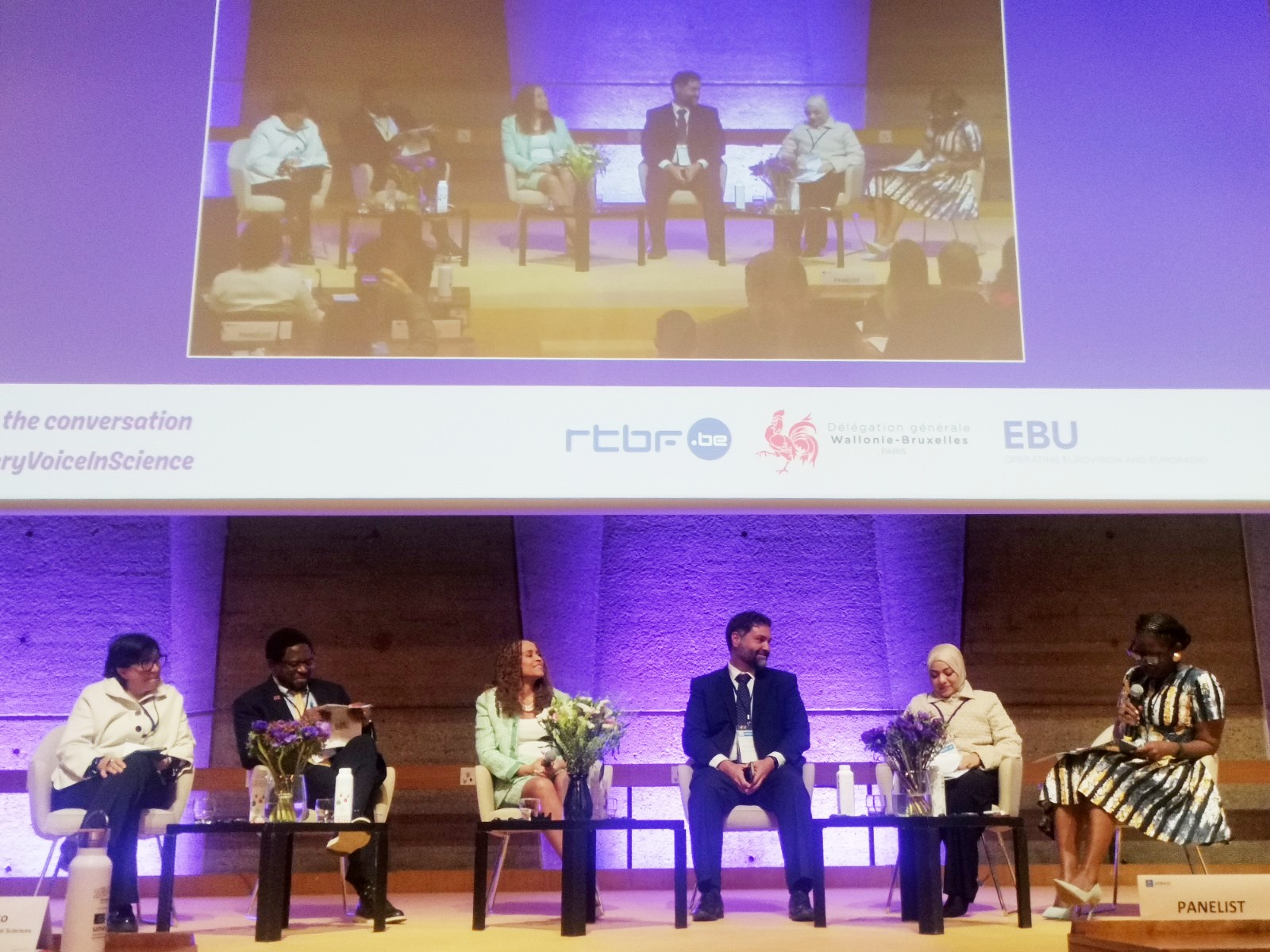 rectora elisa araya en foro francia 2