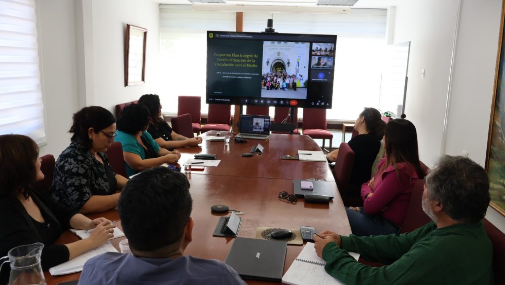 Avanza plan integral de curricularización de la vinculación con el medio en la UMCE 9da2882aaa2749d4a7f3705553b35ab3 b79