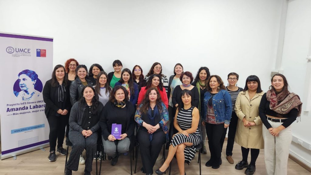 Realizan primer encuentro de la Red de Investigadoras de la UMCE fc854058b21229e869d8825005ffb71a 03f