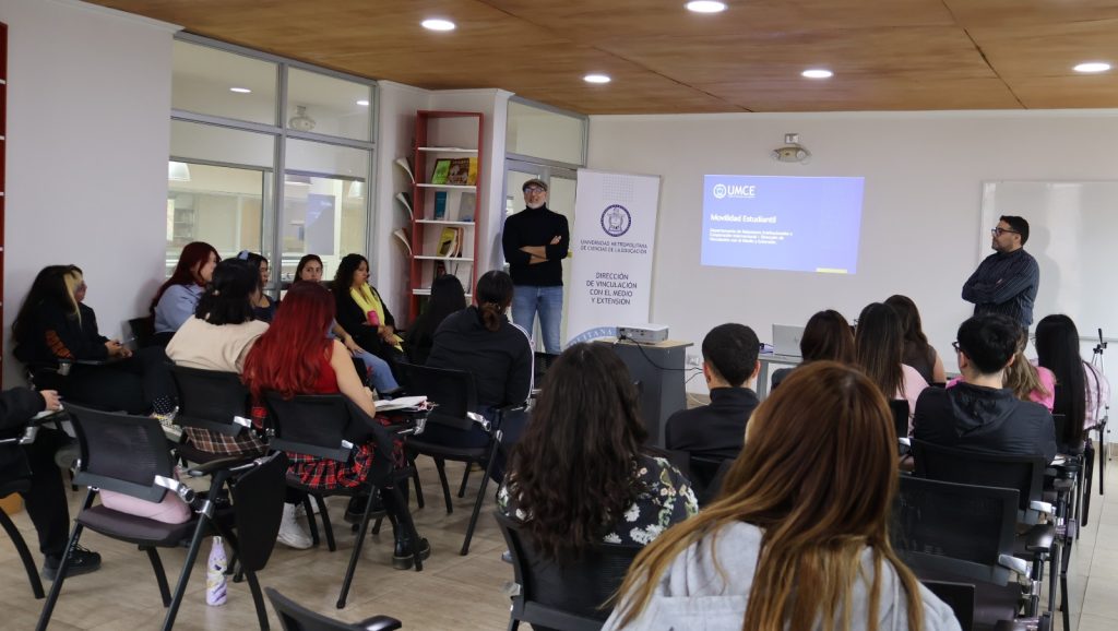 Estudiantes UMCE conocen oportunidades internacionales en charla de Movilidad Estudiantil 7c7c638ef981276293e3733a3f885395 89b