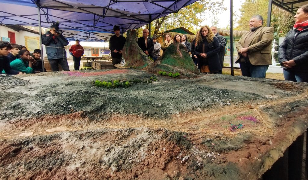 Museo institucional participa en inauguración de maqueta incásica del Cerro Chena en San Bernardo a5bf0f1bb7e7010befdaaab61b4e9504 e52