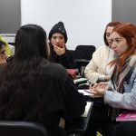 Más de cien egresados y egresadas UMCE se reúnen en jornadas de actualización docente j11