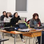 Más de cien egresados y egresadas UMCE se reúnen en jornadas de actualización docente j4