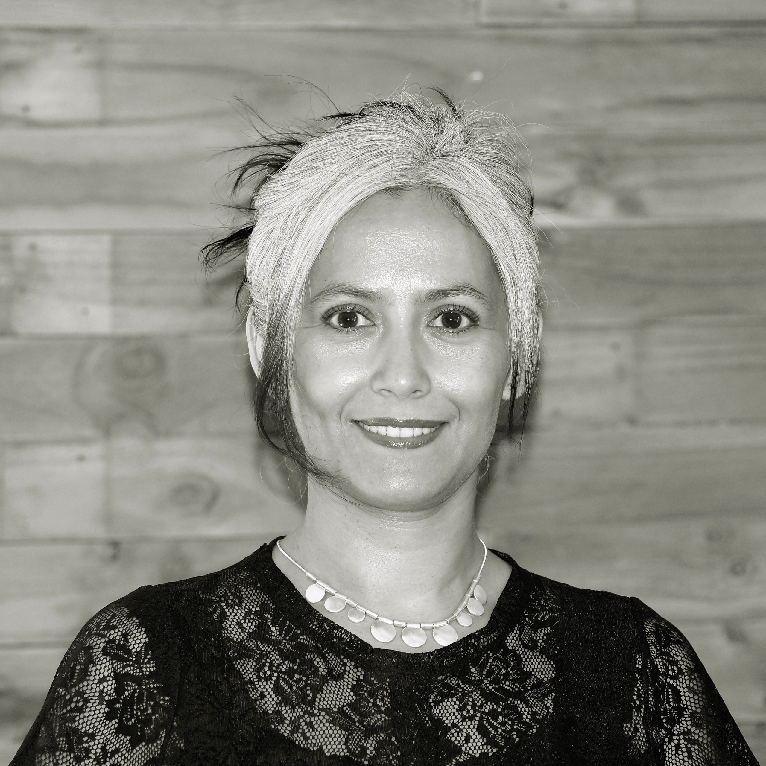 UMCE &mdash; Elizabeth Mendieta scaled