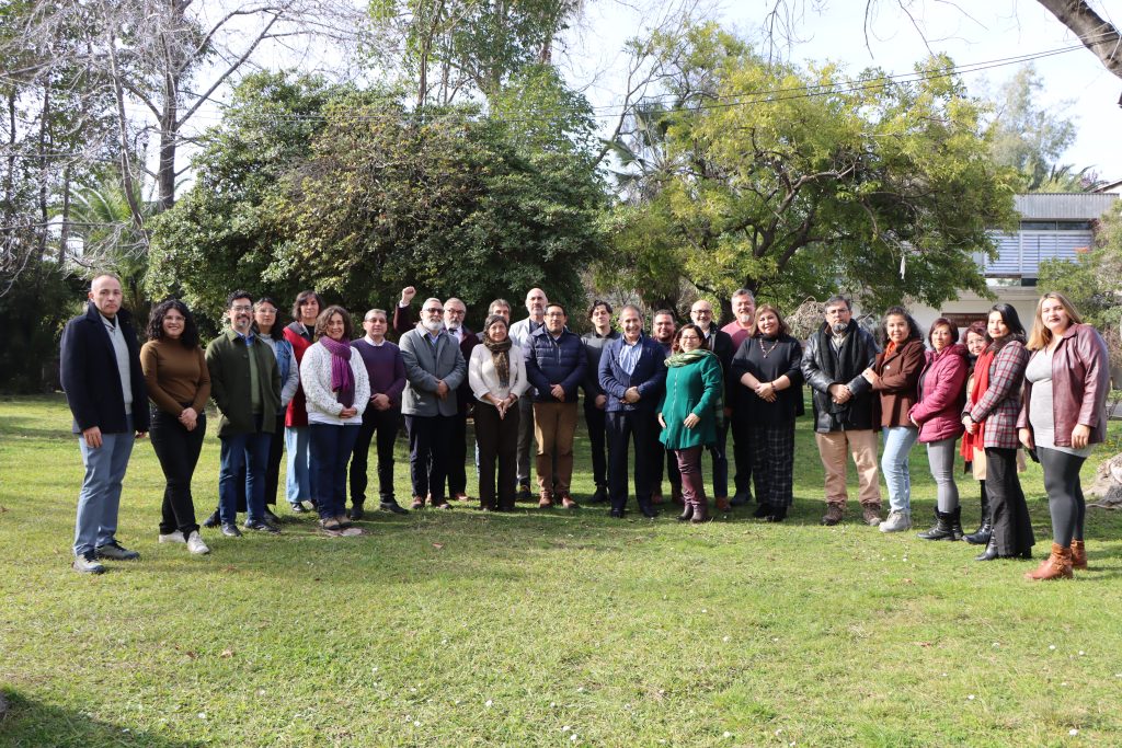 Integrantes del Consejo Universitario aparecen juntos y juntas en la primera sesión