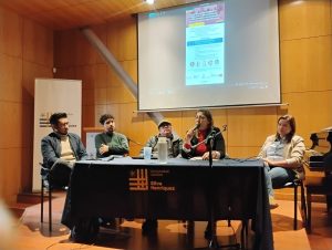 Profesora Gisella Flores en Conversatorio