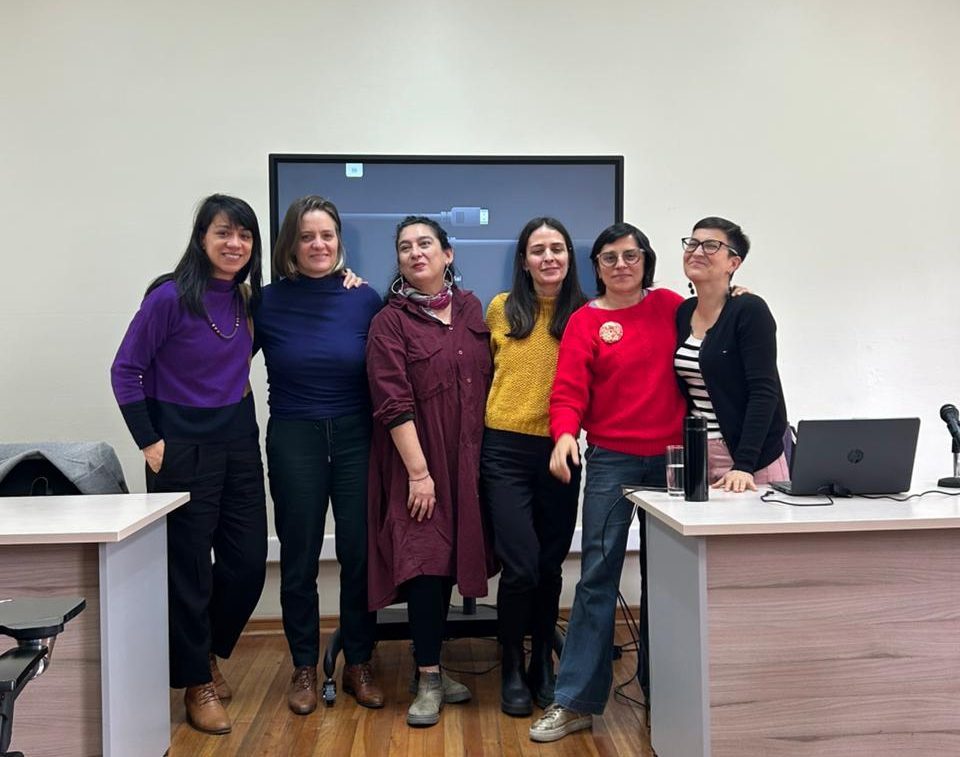 Destacada investigadora colombiana realiza conferencia en la Semana del Doctorado en Culturas Contemporáneas UMCE — WhatsApp Image 2025 08 20 at 16.00.36 e1756139424389