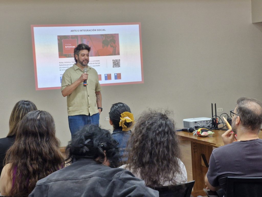Arte, inclusión y colaboración: exitoso cierre del Programa Visitas Artísticas MINCAP–UMCE 20251022 102027
