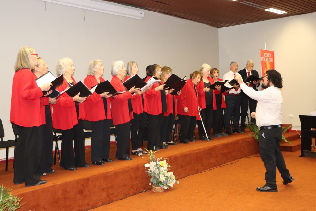 Coro del Físico UMCE celebra 70 años de música, historia y fraternidad IMG 6103