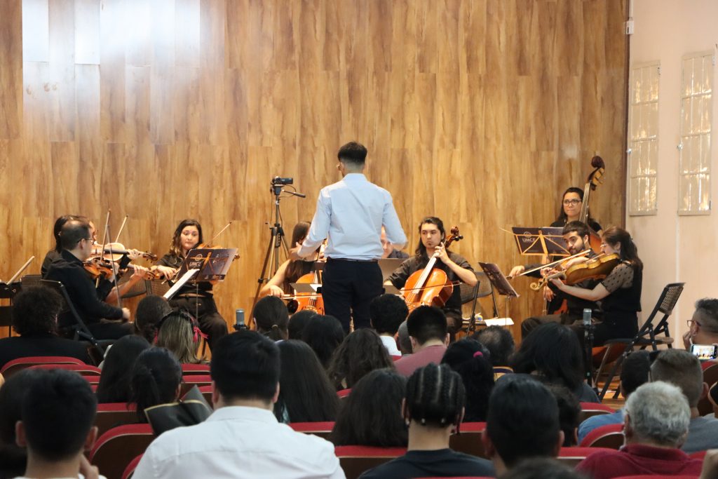 Estudiantes de Dirección de Agrupaciones Musicales Instrumentales protagonizan emocionante concierto de la Orquesta de Cámara IMG 8471