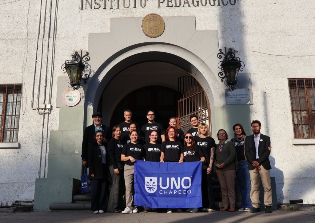 UMCE recibe pasantía internacional de Unochapecó (Brasil), fortaleciendo la internacionalización, la investigación en educación y la colaboración en posgrado.